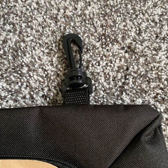 MAGELLAN - POUCH ONLY !! ATTACHES TO 48” BARREL DUFFEL - SIZE XXL - NWT - S5 - Picture 8 of 9